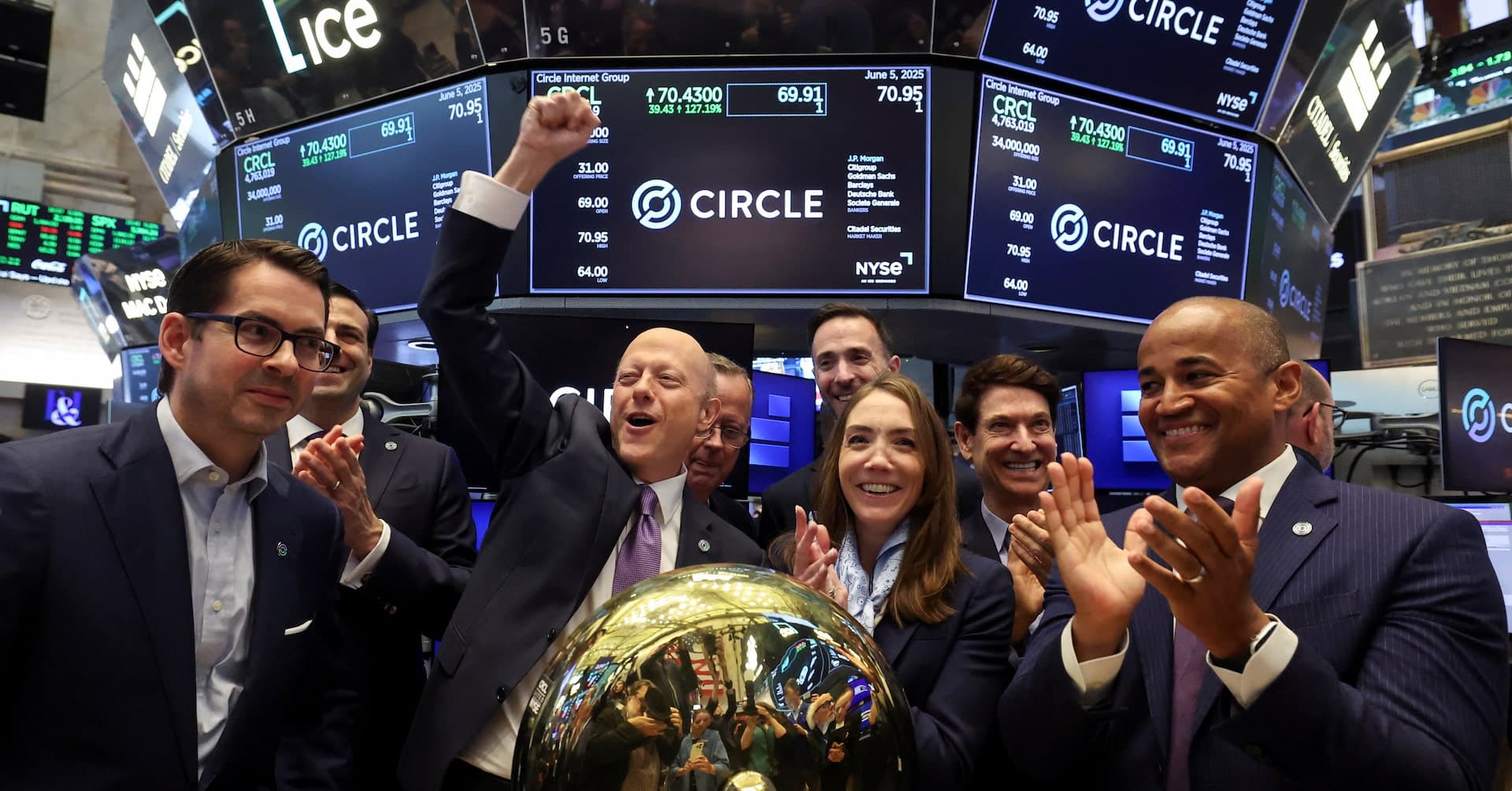 Échelles de cercle de cabinet de stablecoin Enregistrez haut après la liste NYSE Blockbuster