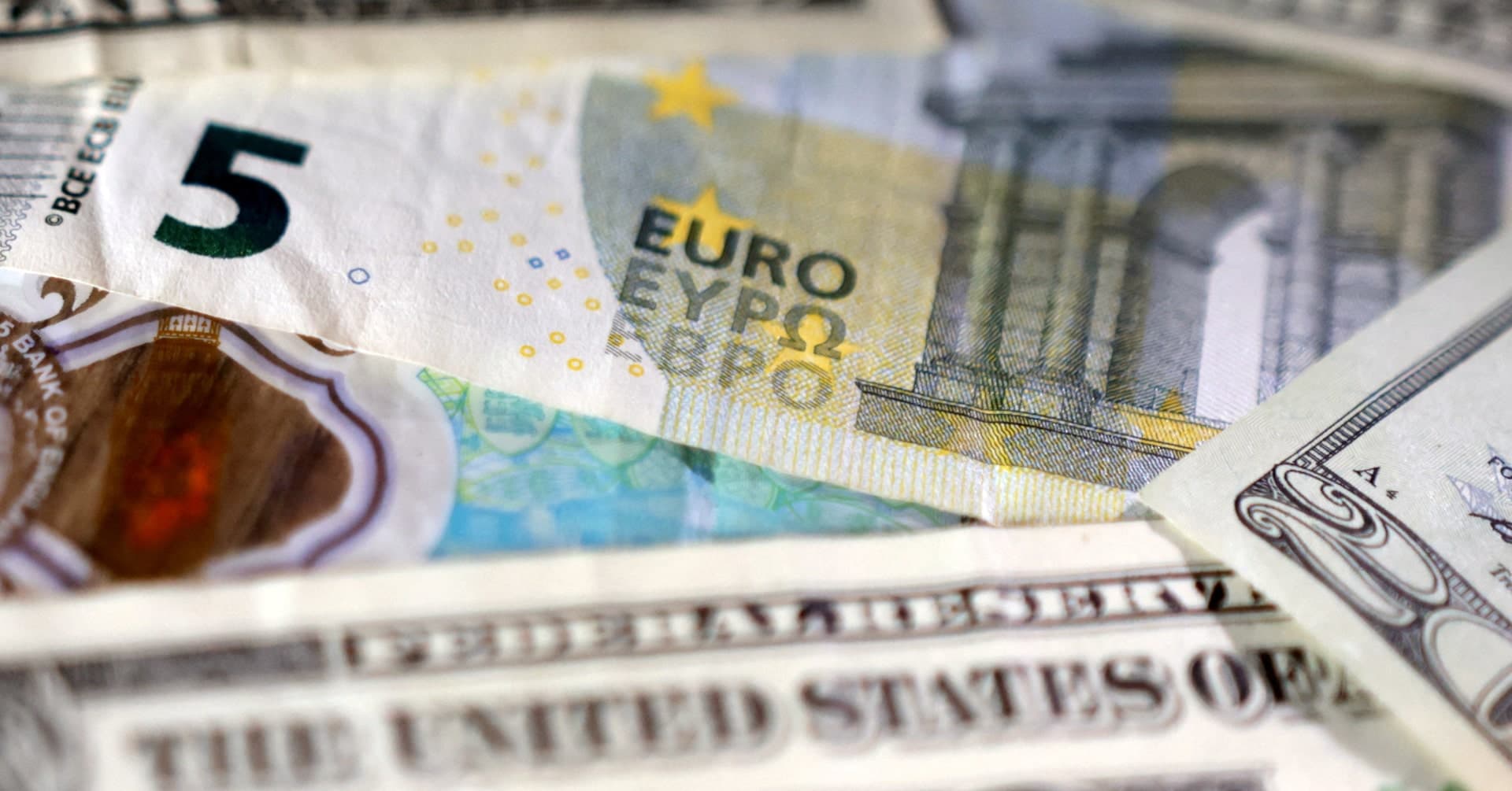 Dollar continue de perdre des parts de marché, mais Euro n’est pas un gagnant non plus: étude de la BCE