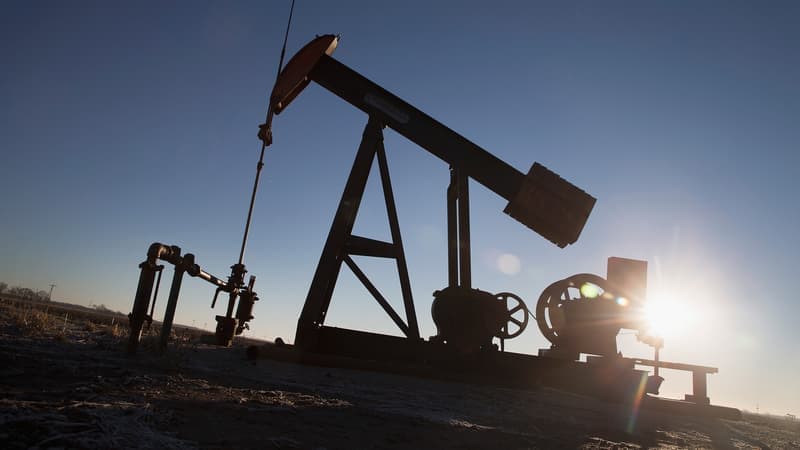 Les cours du pétrole s’envolent de 12% après les frappes israéliennes contre l’Iran