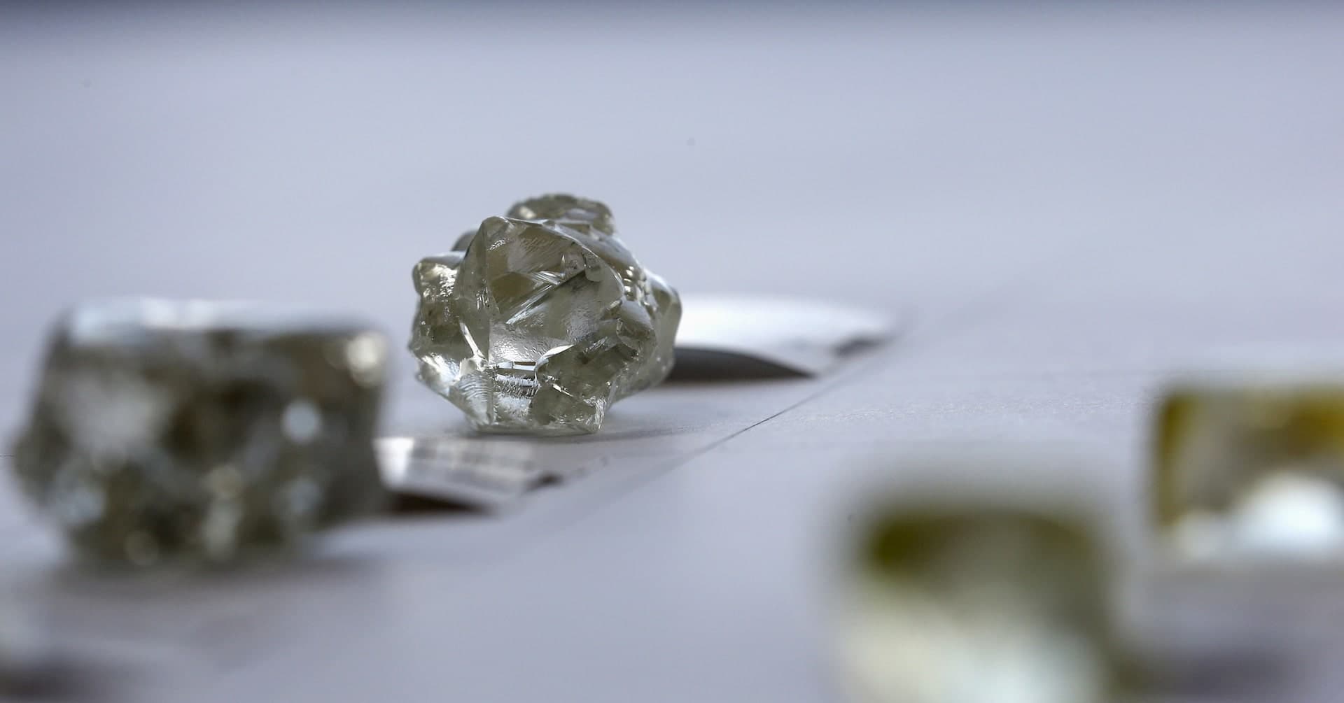 Focus: De Beers tire l’intérêt du milliardaire Agarwal, des fonds qatariens, disent des sources