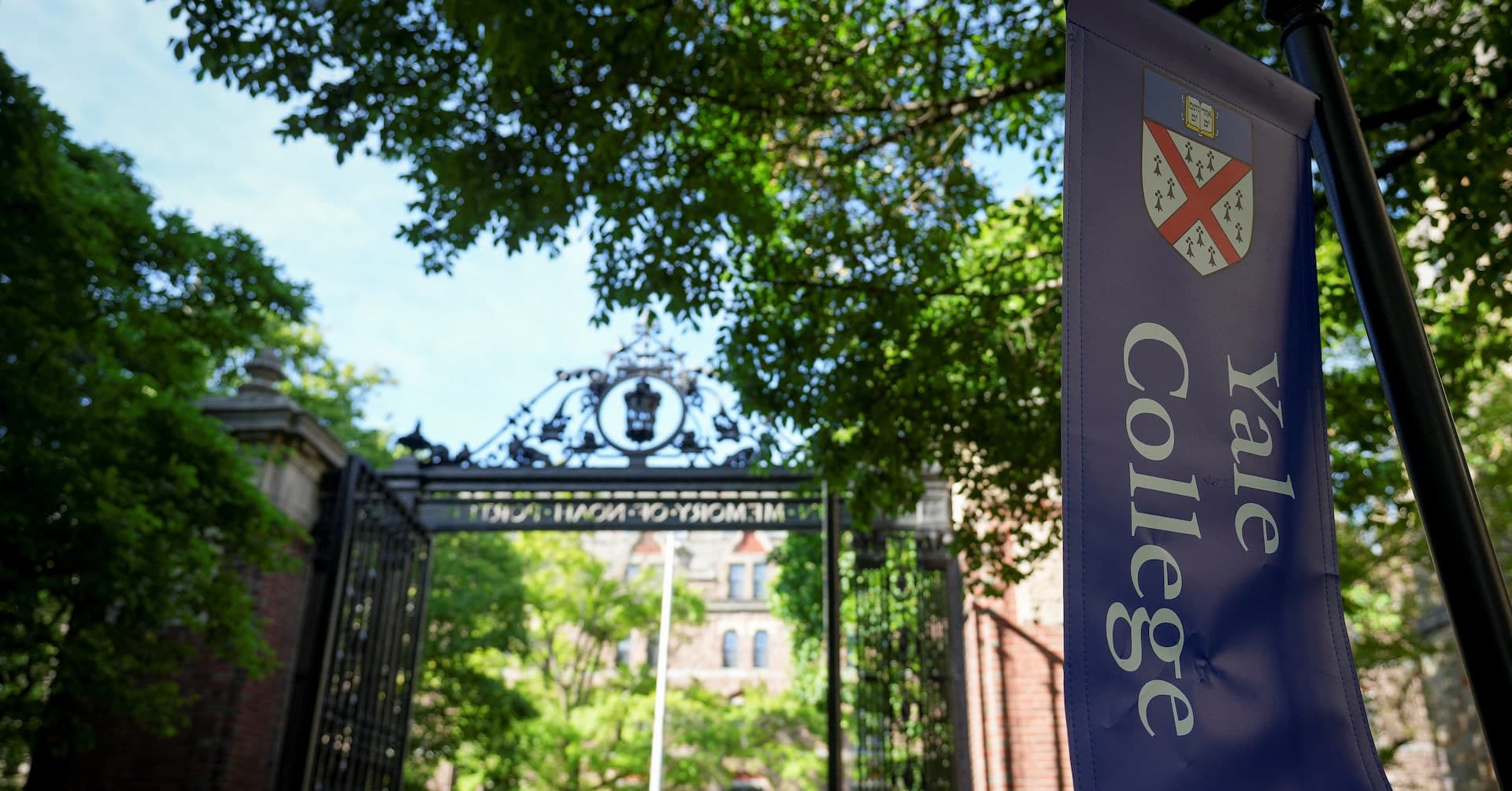 Yale se rapproche de l’accord pour vendre 2,5 milliards de dollars de participations de private equity, rapporte Bloomberg News